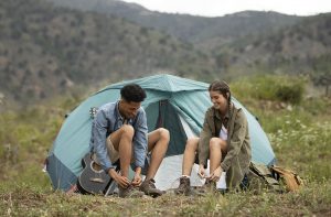 Camping : checklist de l'équipement essentiel