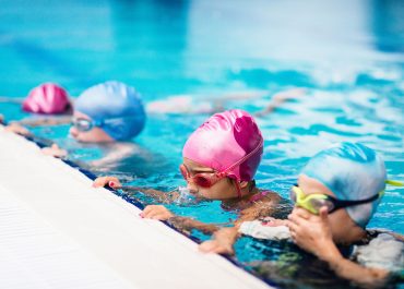 Apprendre à nager aux tout petits avec les bassins mobiles
