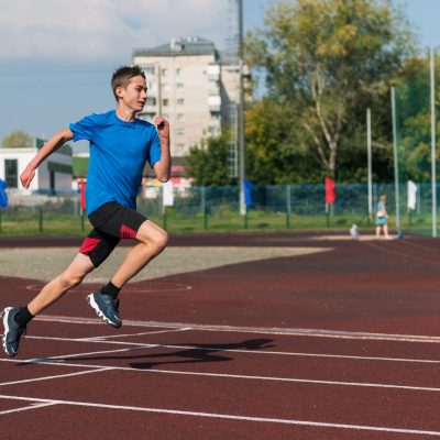 5 disciplines d'athlétisme faciles à intégrer dans vos cycles EPS